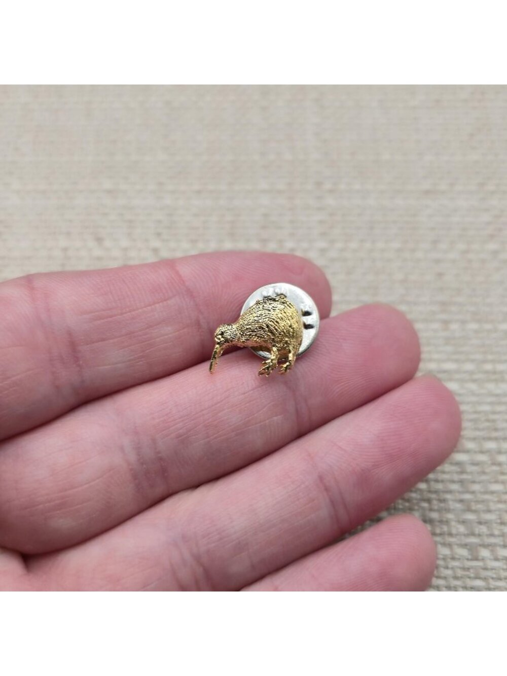 Vintage Gold Tone Kiwi Bird Lapel Pin — New Zealand Travel Souvenir Badge A8973
